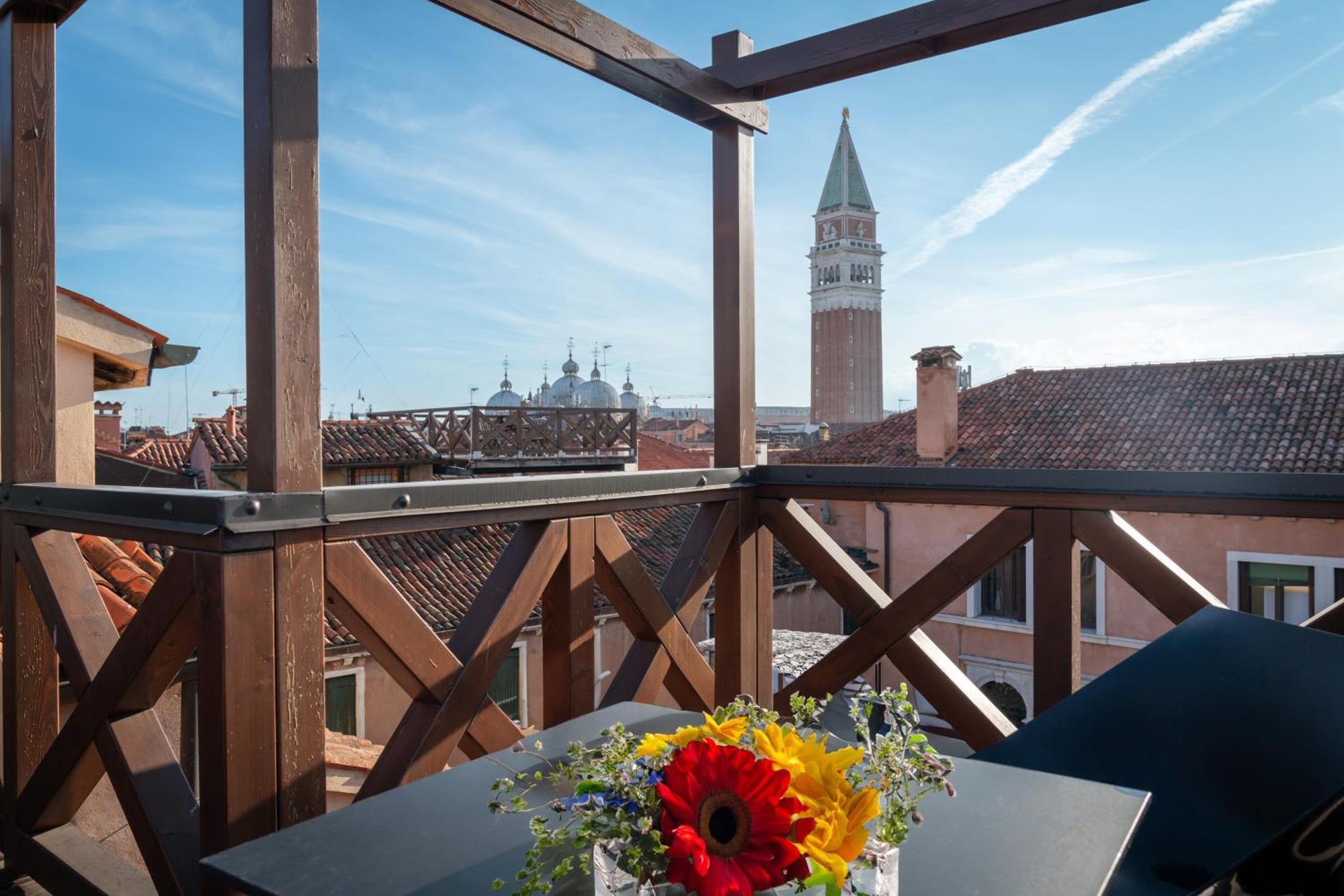 Palazzo San Luca Hotel Venice Exterior photo